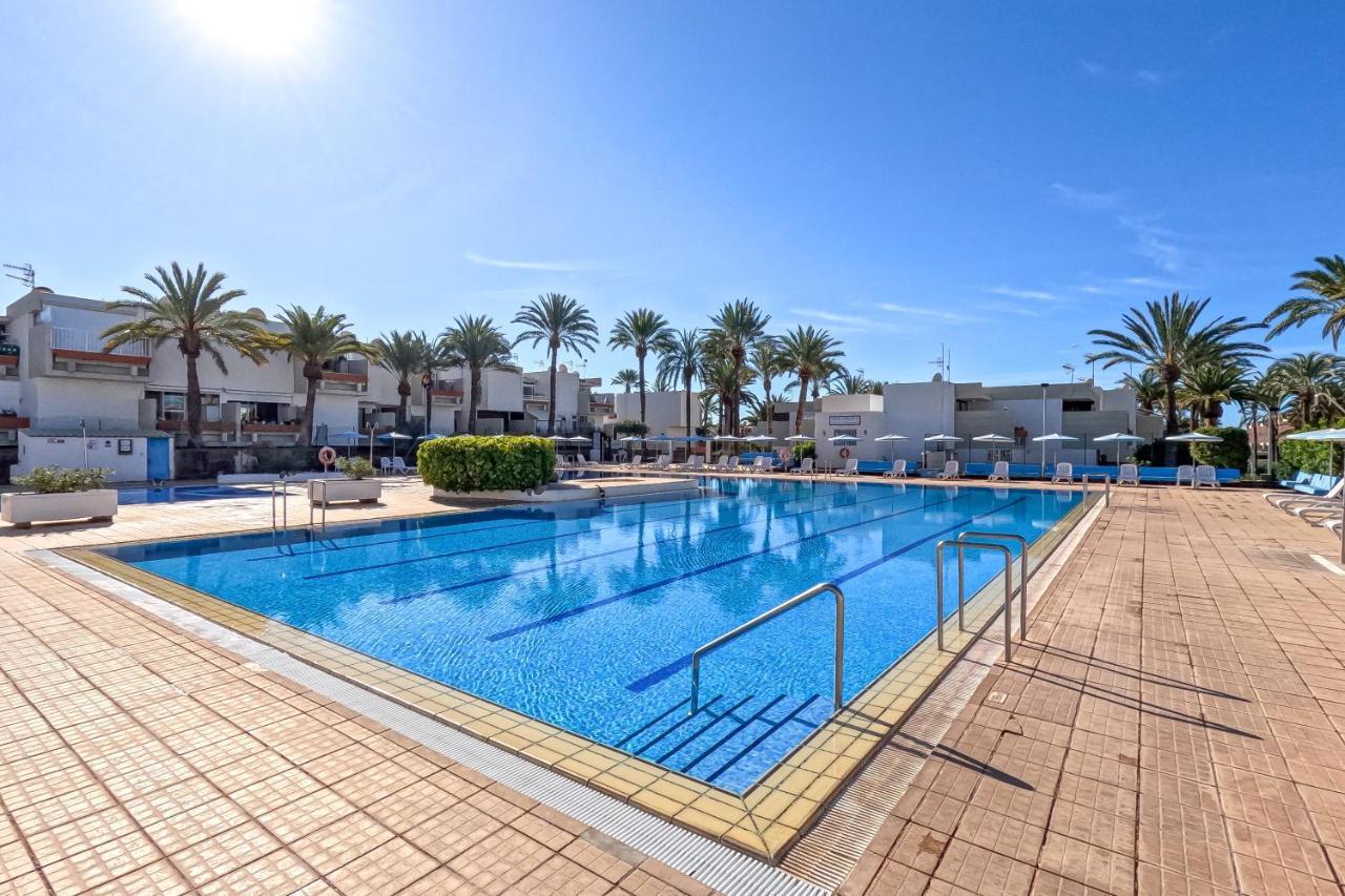 Stunning Lovely Flat With Pool And Strong Wi-Fi, 31 Arona  Exterior photo